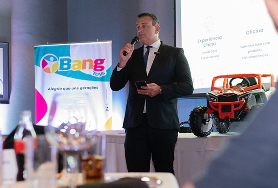 Apresentação estratégica da Bang Toys em evento corporativo